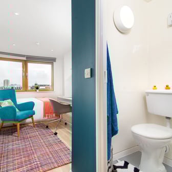 Silver En Suite - Image 4